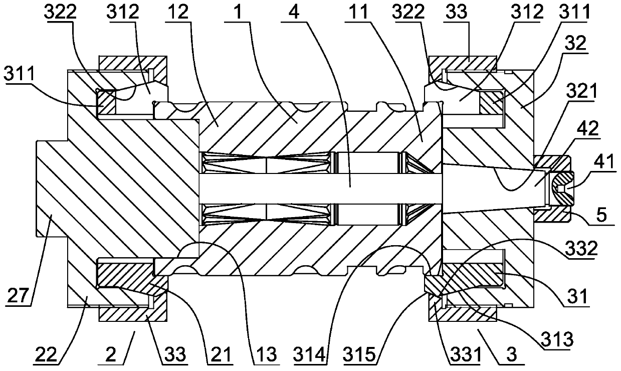 The method of clamping the bottle blowing mold by using the clamp during turning