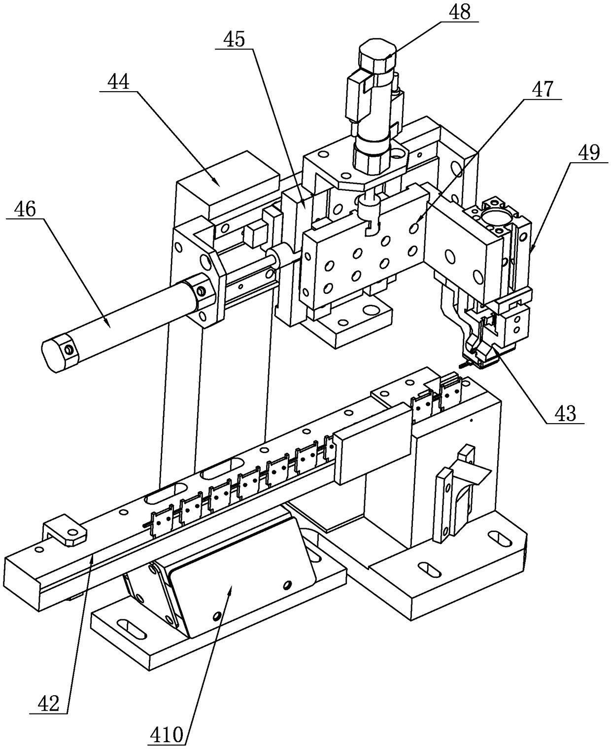 Automatic assembly device for coil bobbin