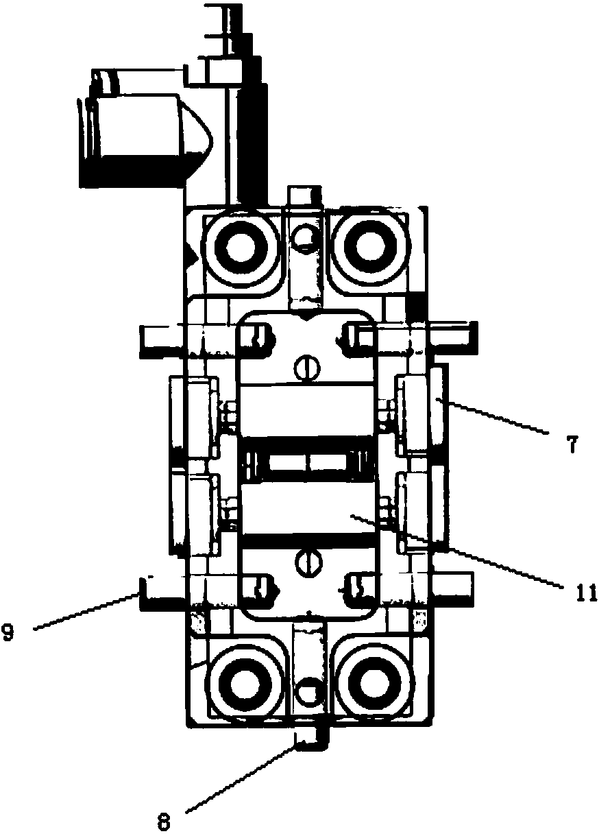 Clamping device for mounting screw