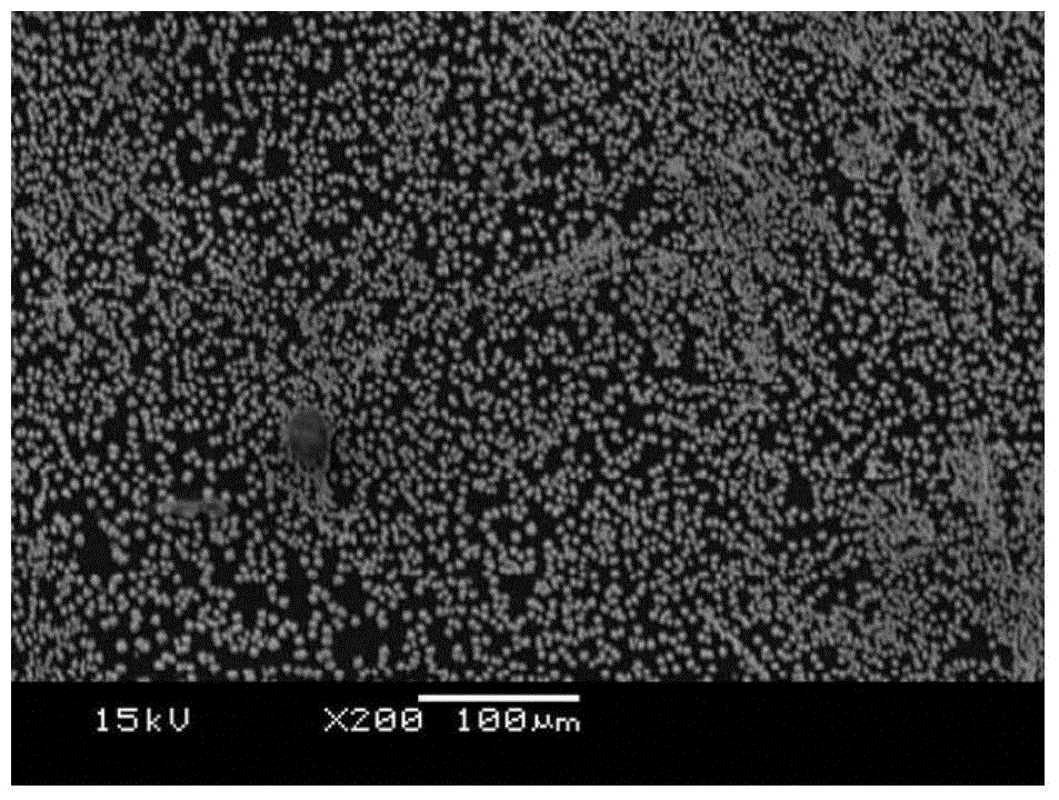 Method utilizing conductive polymer porous separating membrane to recycle metals from electronic wastes