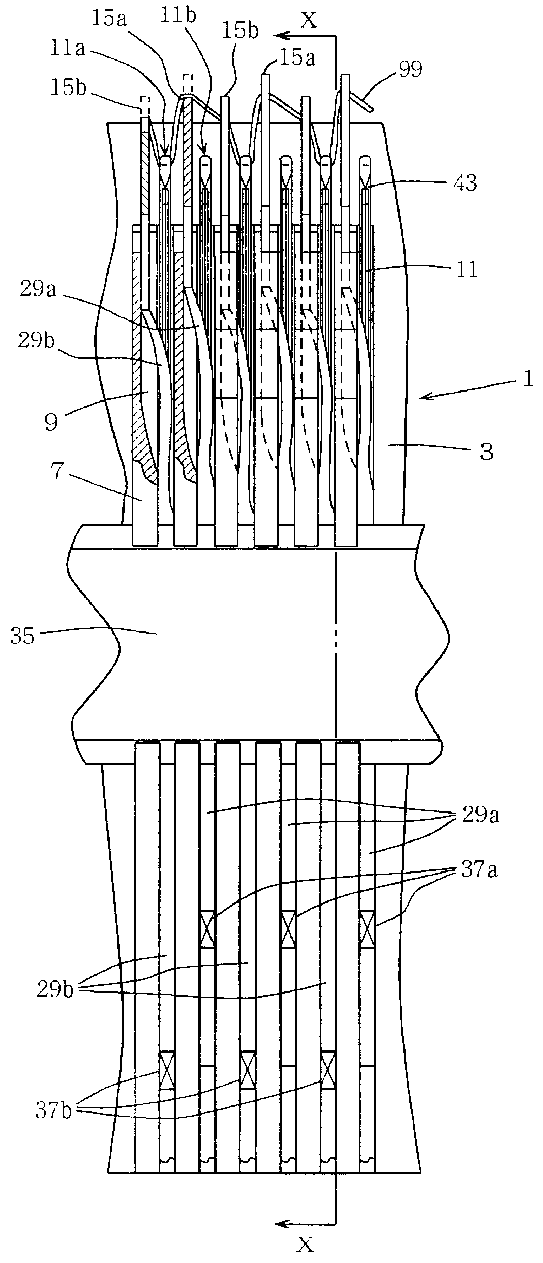 Flat knitting machine with movable loop forming plates