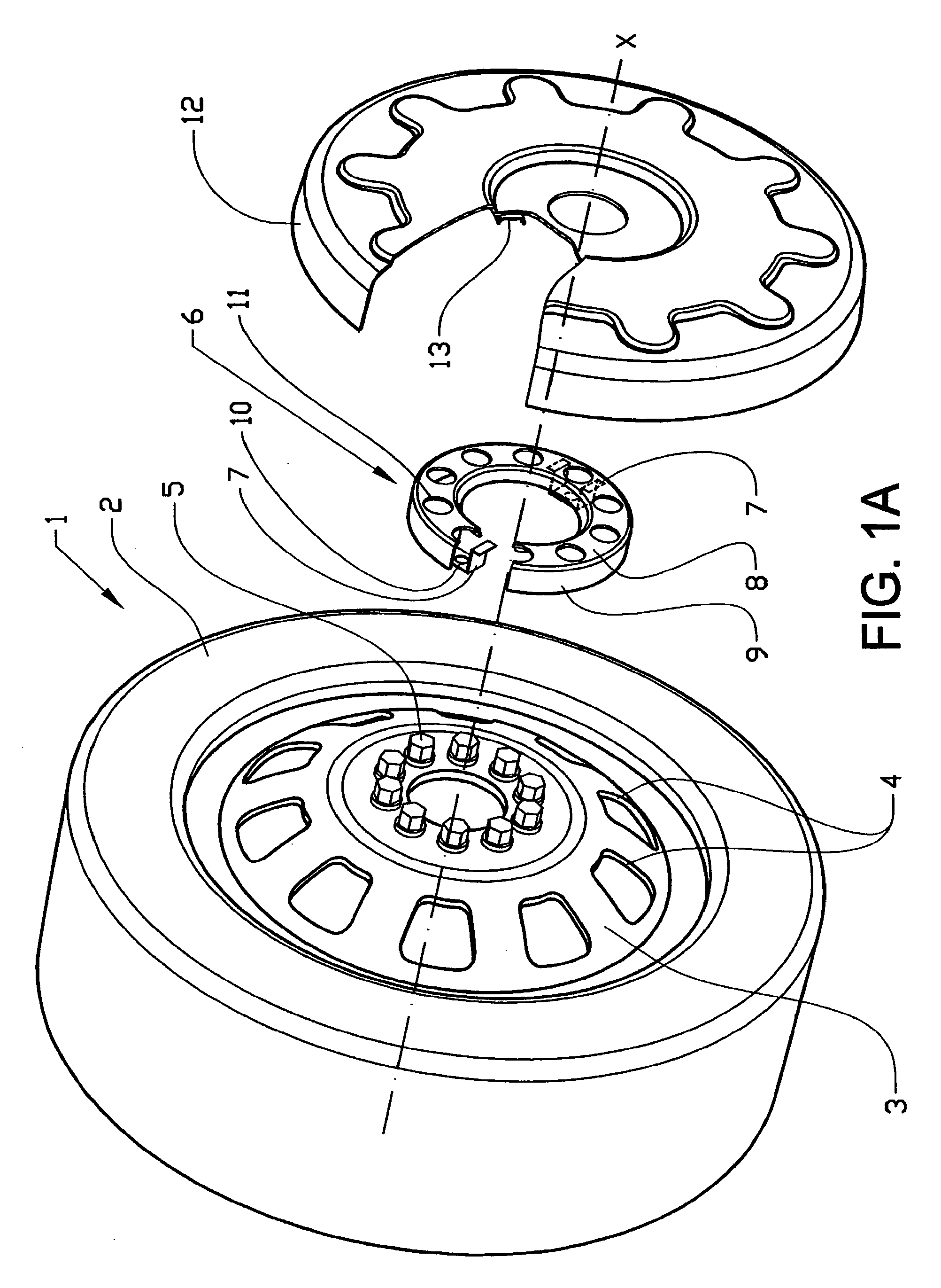 Arrangement and method for mounting a wheel cap on a vehicle