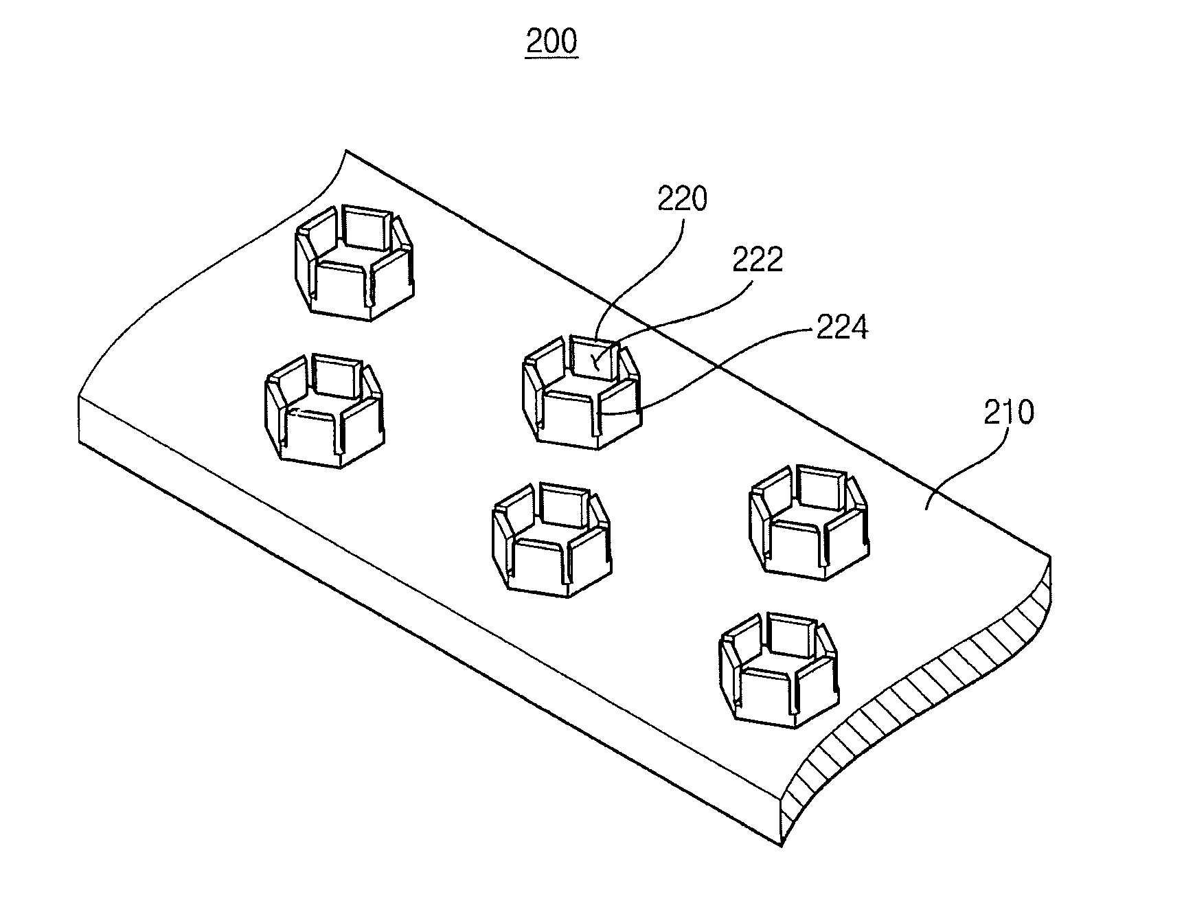 Polishing pads including sidewalls and related polishing apparatuses