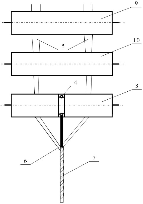 Spinning method and device for symmetrically covering rigid fiber filament by short fiber bundles