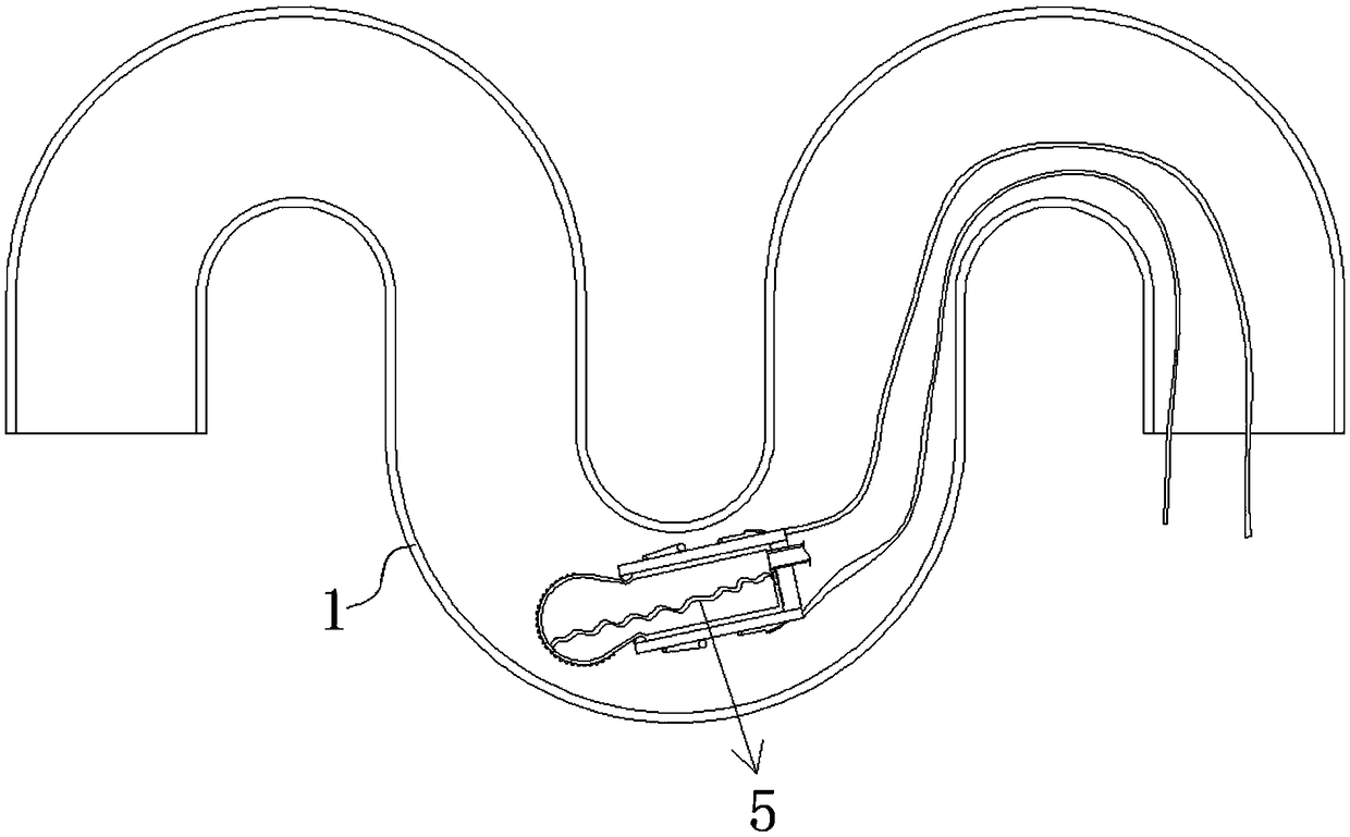 Removing device for contracting and clamping foreign matter in inner wall of curve pipeline