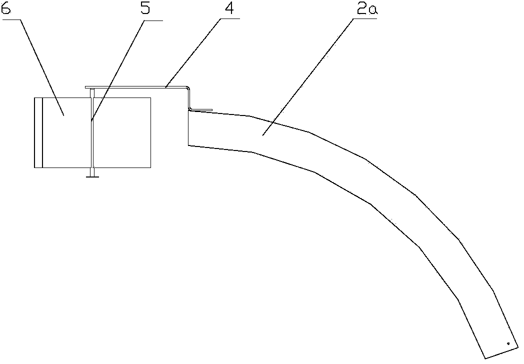 Improved straw outlet device of machine capable of crushing straw, applying fertilizer, performing sowing and covering straw