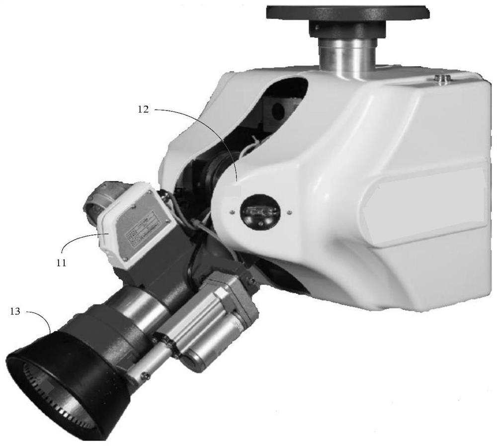 Water cannon aiming device, fire-fighting water cannon and water cannon aiming method