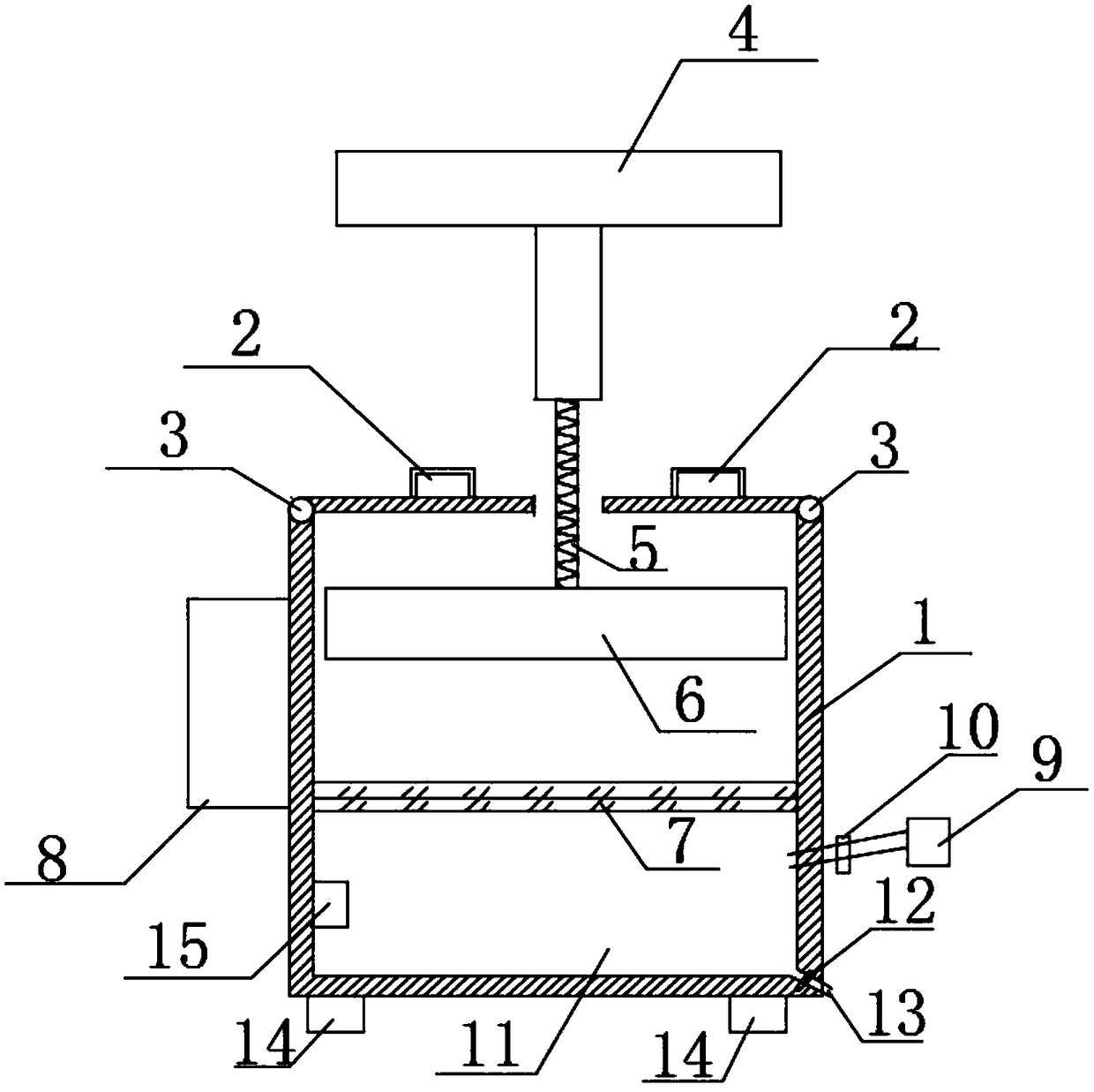 Juice extruding device