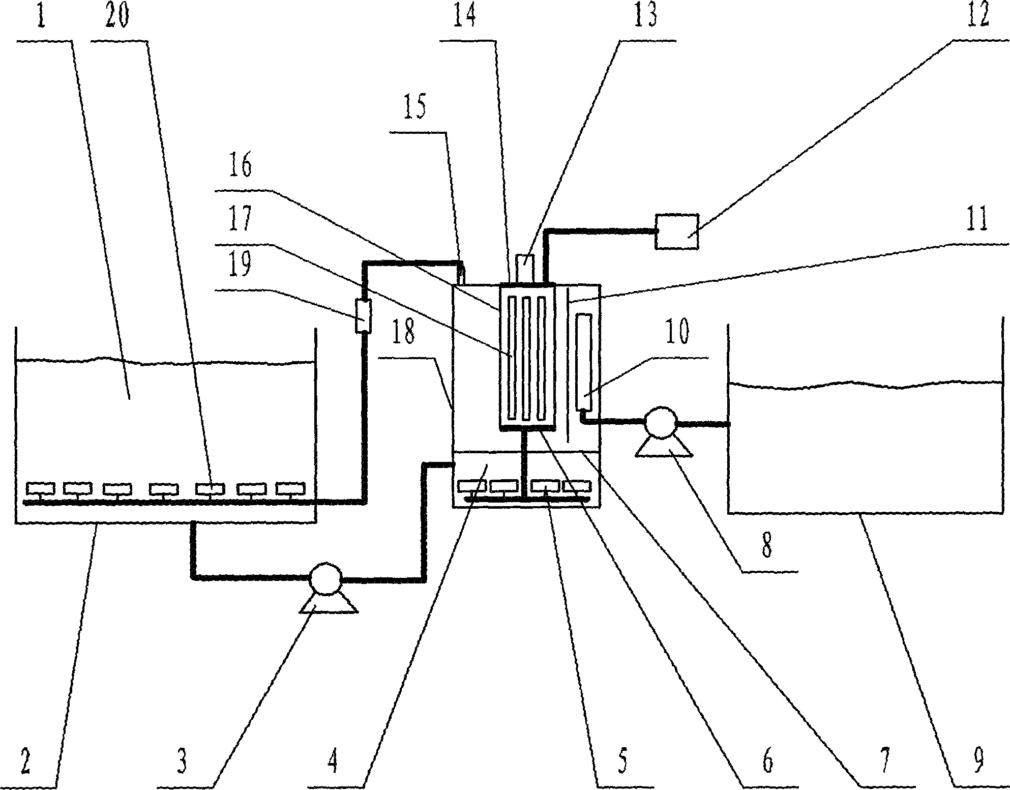 Waste water microwave photocatalytic degrading device with ozone-containing tail gas recycling mechanism