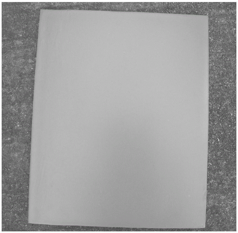 Composite material for airborne radomes, and preparation method thereof