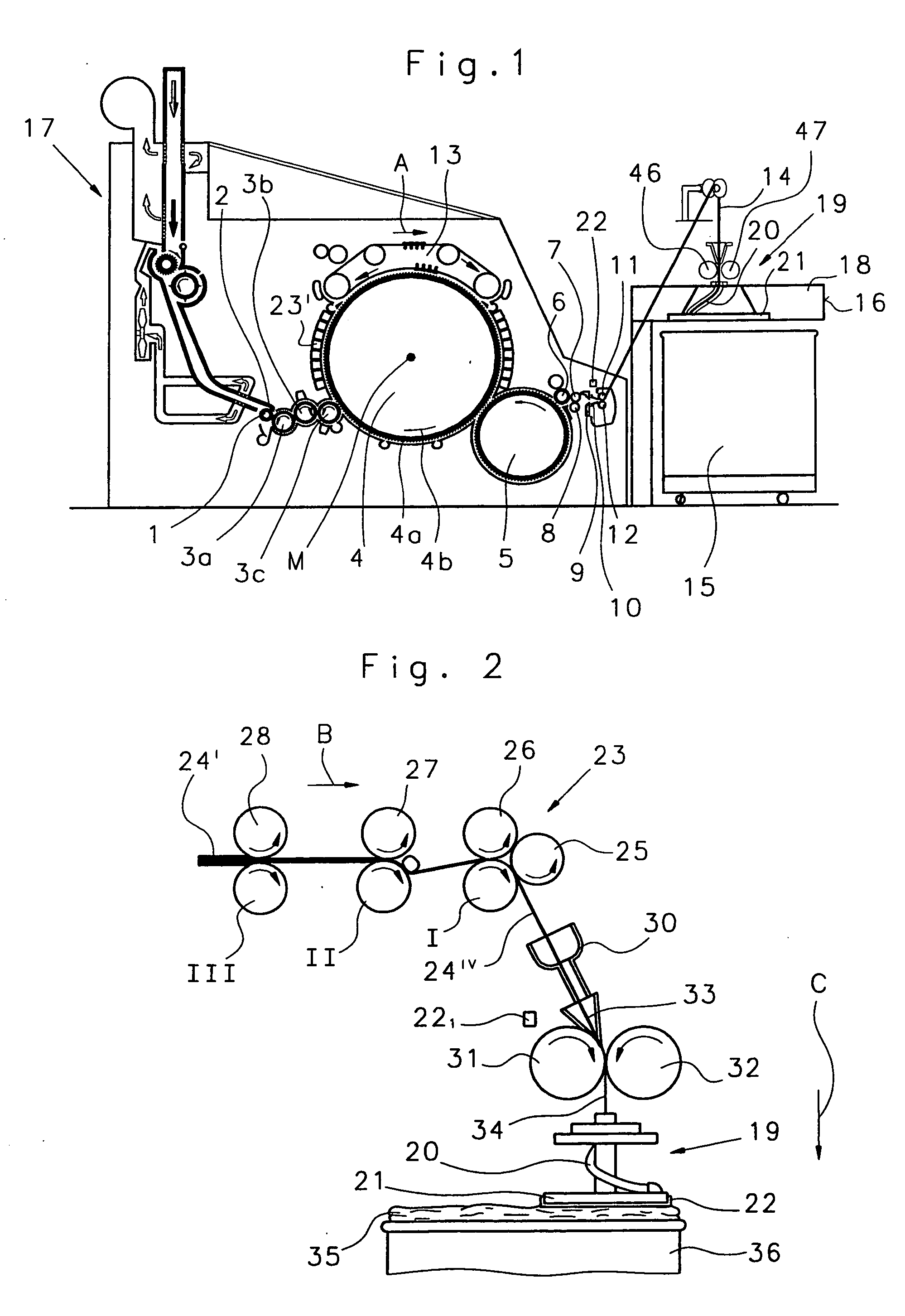 Apparatus on a spinning preparation machine for ascertaining the mass and/or fluctuations in the mass of a fibre material