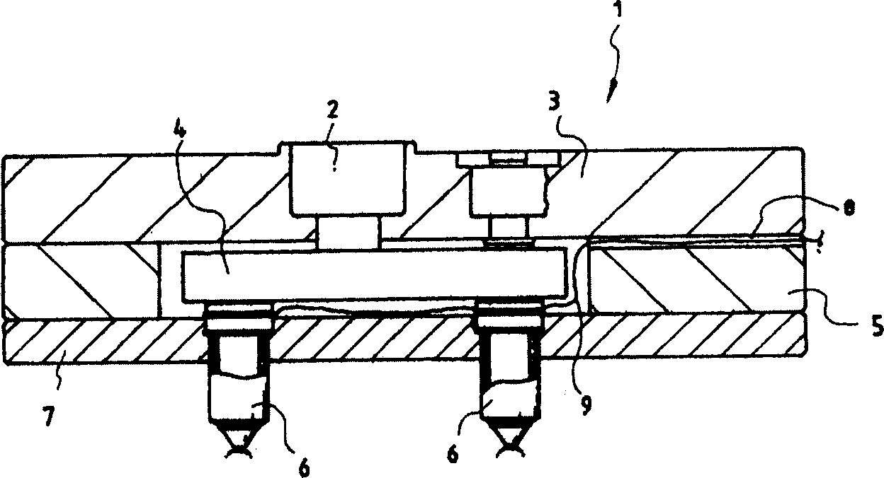 Upper metal die with injection tube mouth having heating line fixing slot