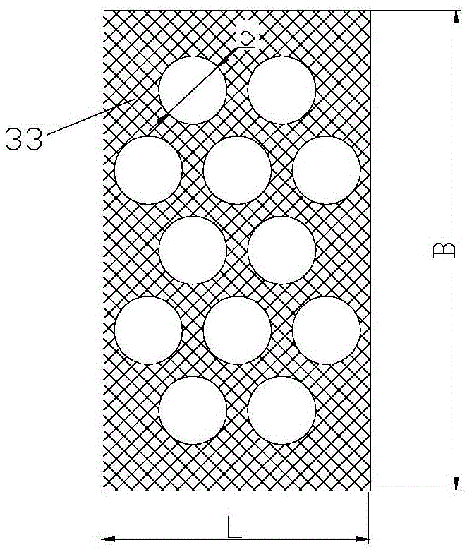 Device for reducing fluid oscillation in moon pool in sailing of drilling ship