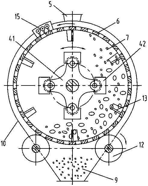 Hammer type dynamically and cyclically screening-crushing machine