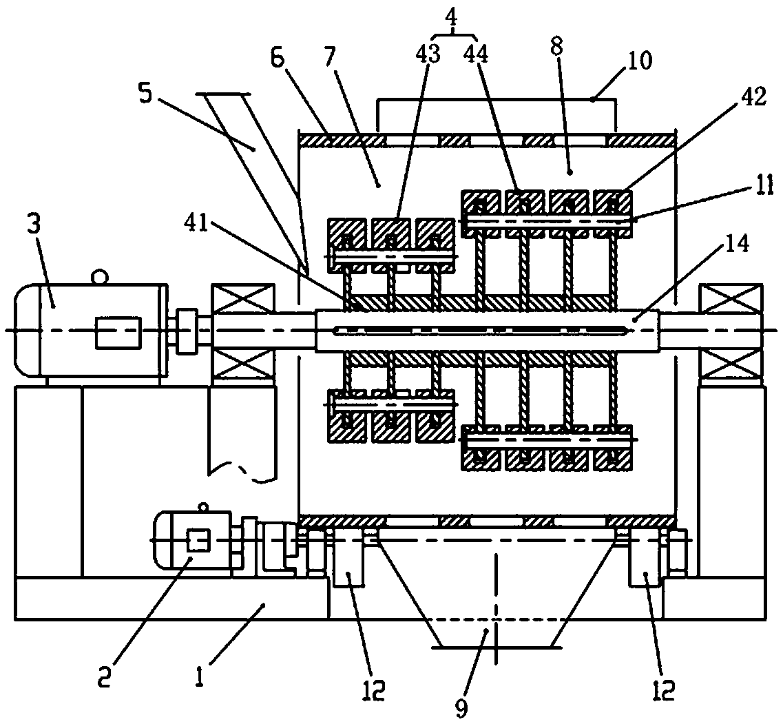 Hammer type dynamically and cyclically screening-crushing machine