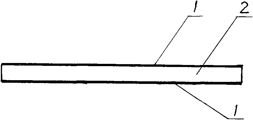 Low foamed multi-layer plastic building template and method for manufacturing same