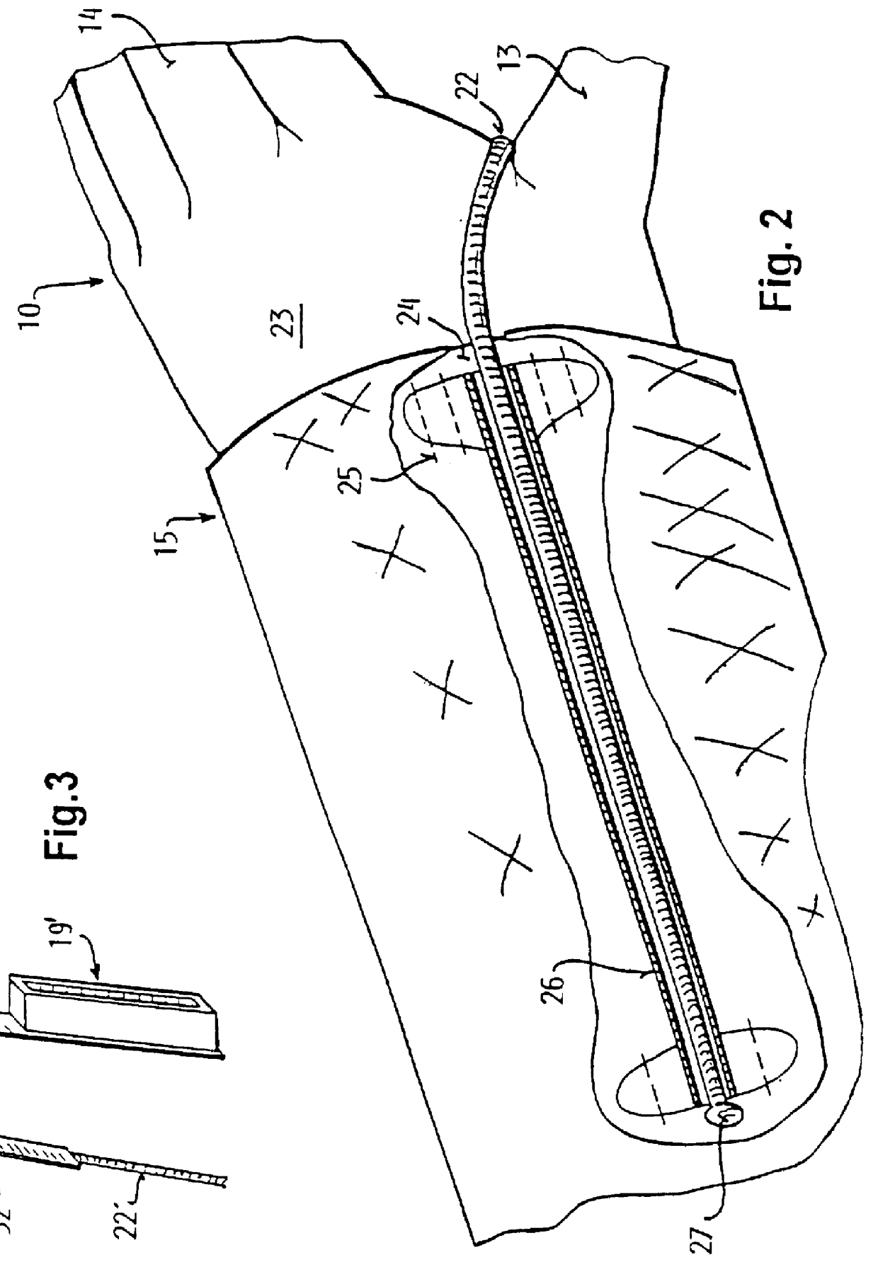 Device for electrically connecting a mobile phone to a keyboard