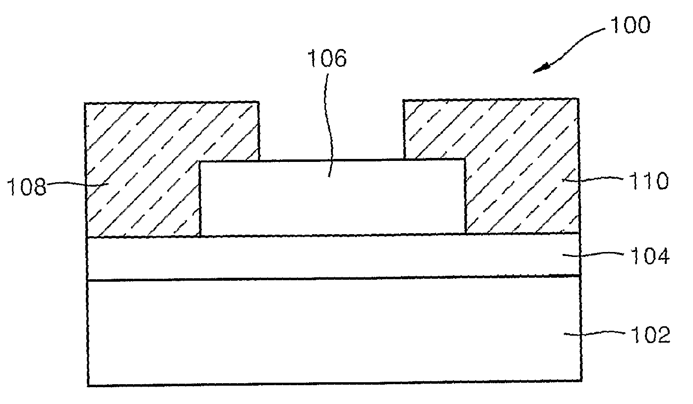 Memory device using abrupt metal-insulator transition and method of operating the same