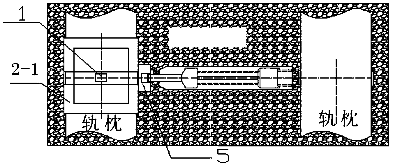 Sleeper longitudinal-transverse resistance dynamic detector and detecting method