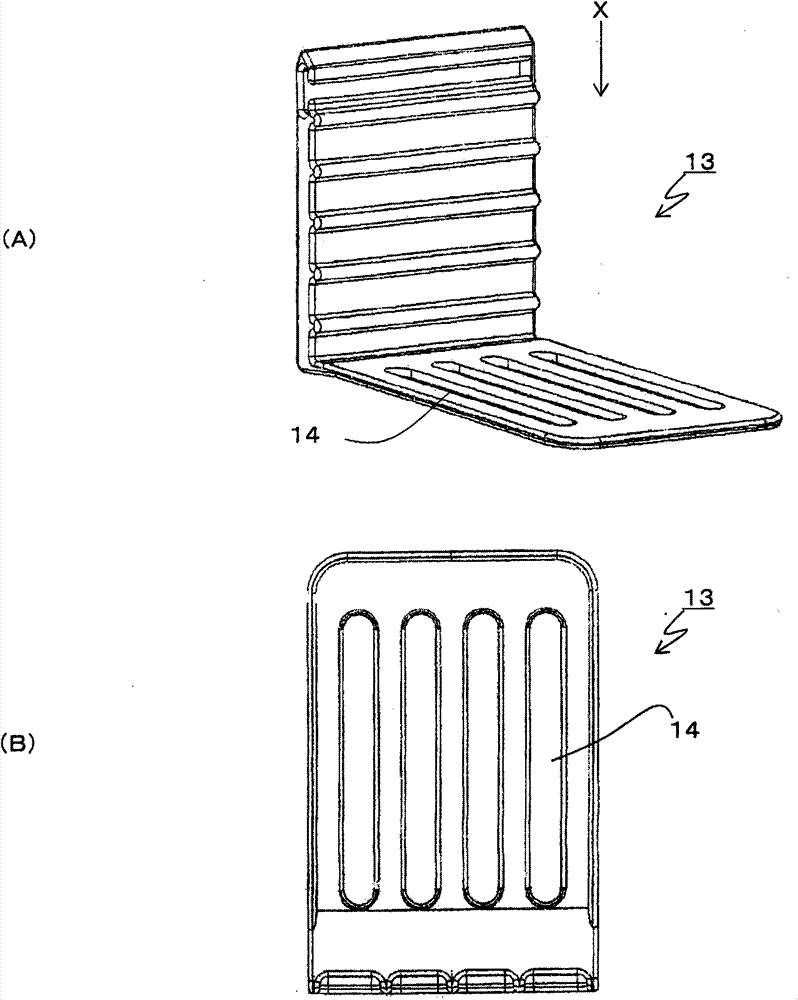 Article advancing device and article arrangement shelf