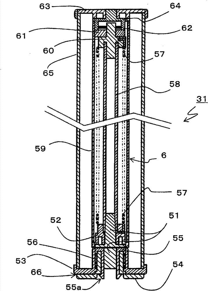 Article advancing device and article arrangement shelf