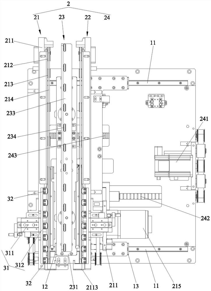 Automatic conveying device capable of adjusting width at equal intervals and used for materials