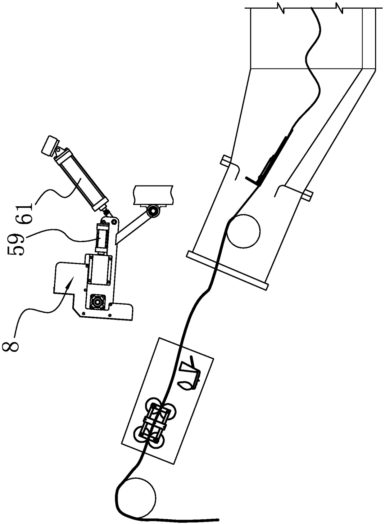 A dyeing machine head squeeze water cloth out device