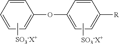 Liquid cleaning and/or cleansing composition