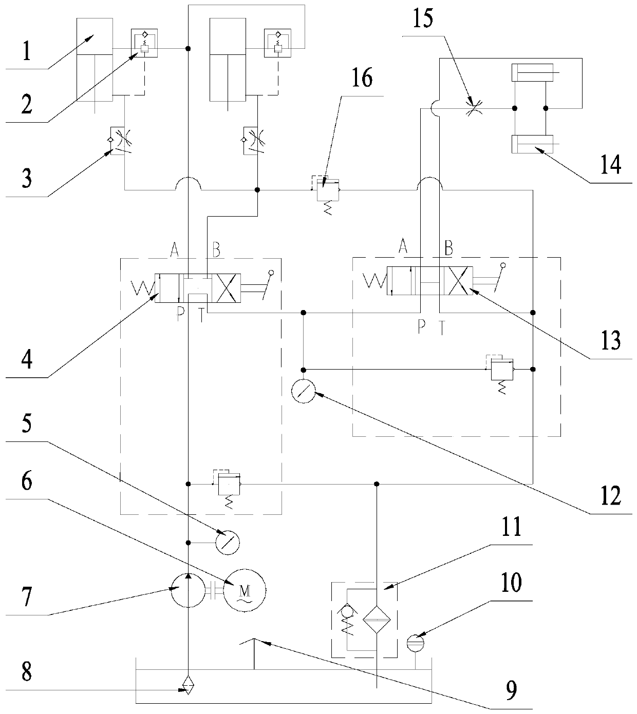 Multi-cylinder synchronous jacking system for tower crane and tower crane