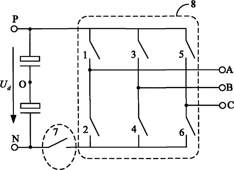 Three-phase voltage type PWM converter capable of reducing output common-mode voltage and modulation method thereof