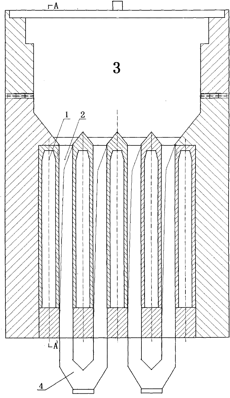 Heat accumulating type external hot coal middle-low temperature pyrolysis furnace