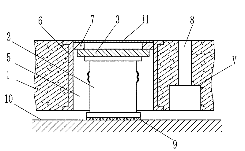 A floating track bed, its jacking device and jacking method