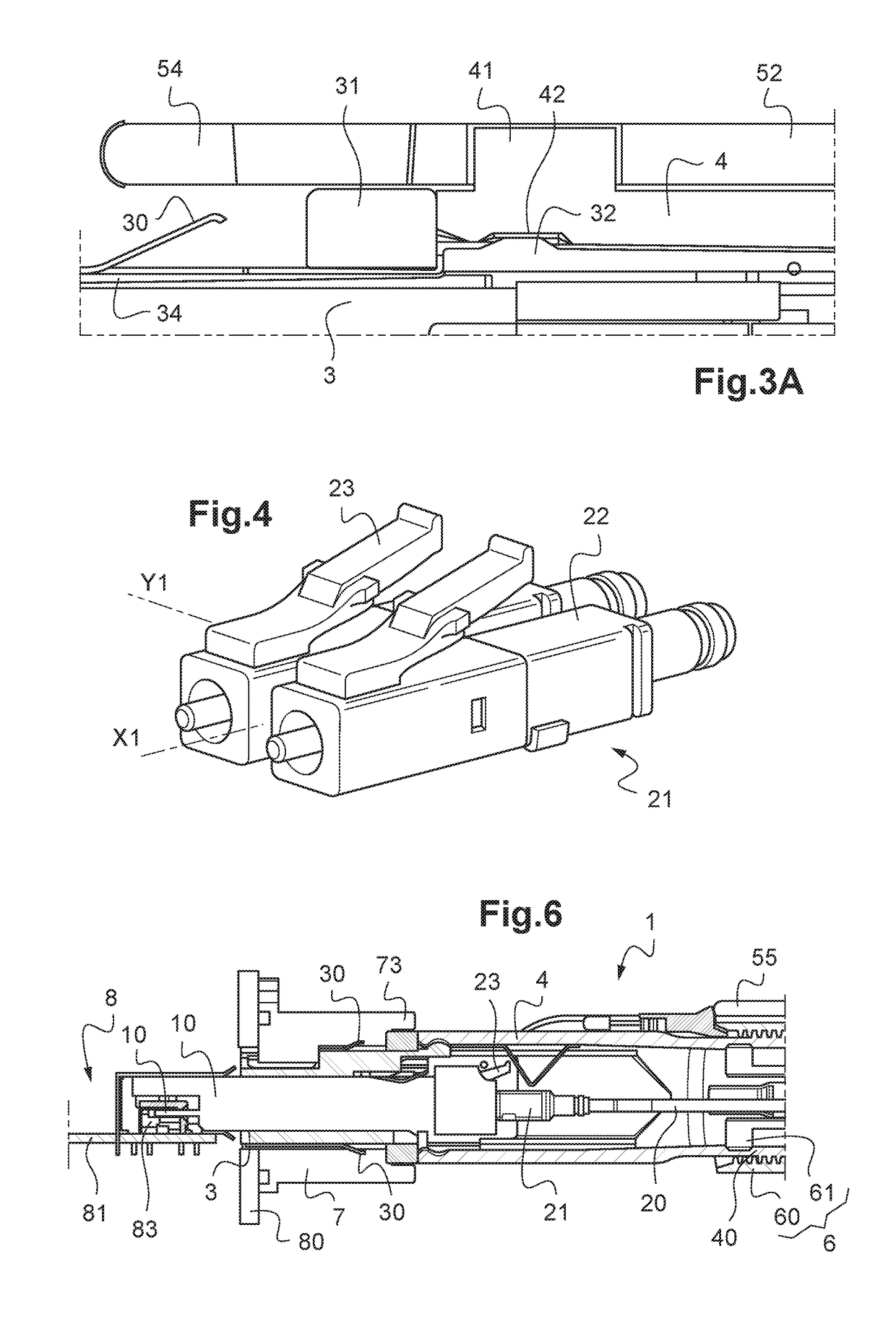 Plug for connection to a socket of a panel of an electronic equipment housing having anti-breakage means for the optical cable on which the plug is mounted