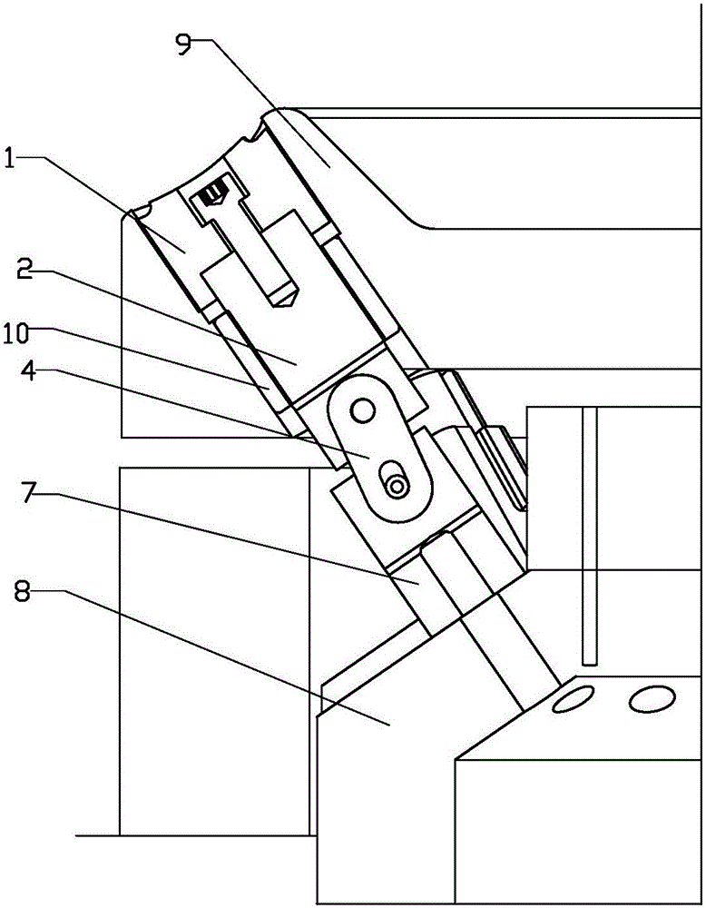 Forced returning structure