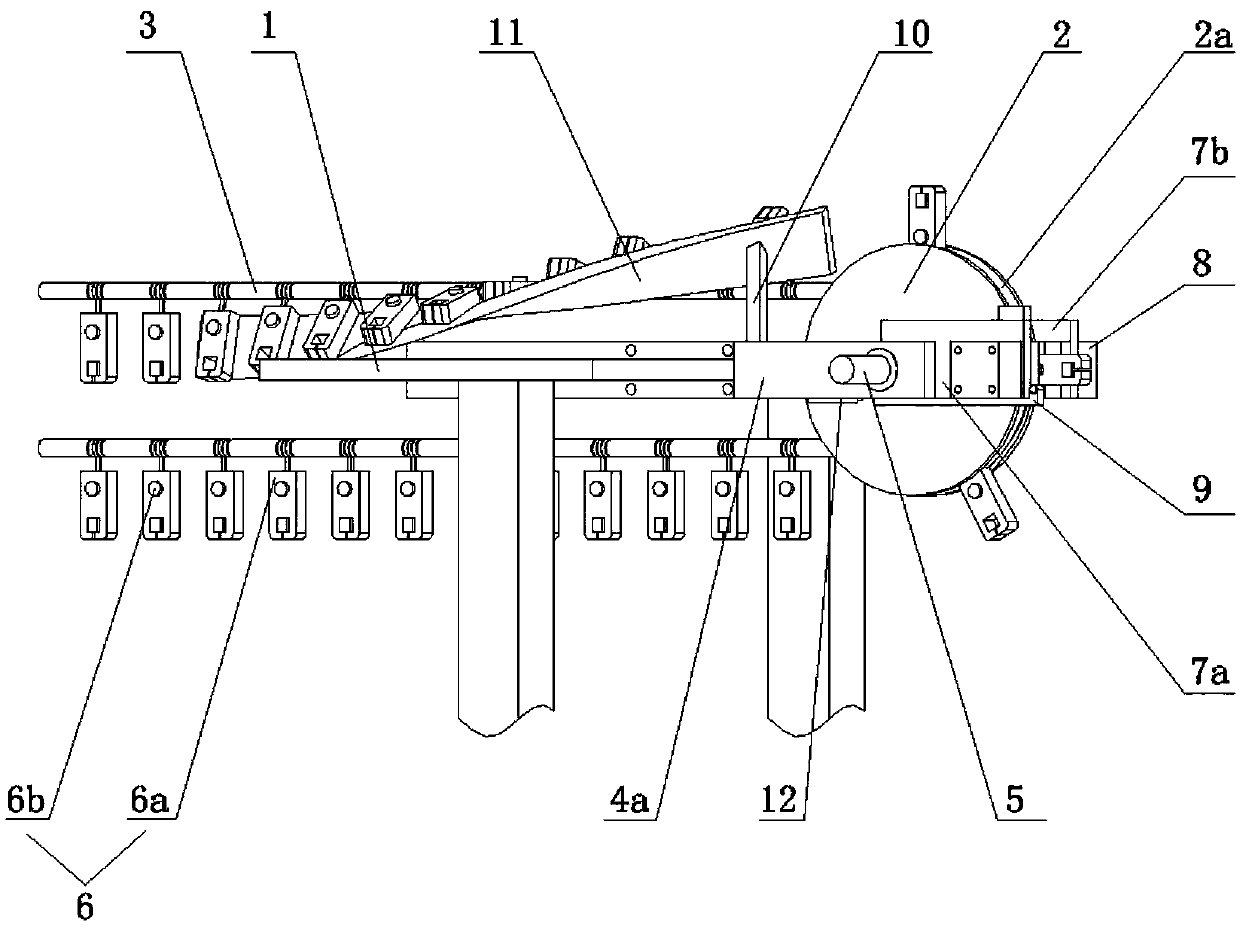 A clamping mechanism suitable for oil-edged materials and a method for clamping oil-edged materials