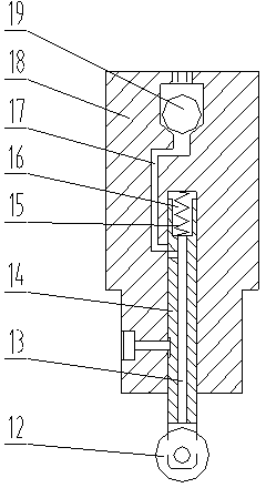 Automatic oil charging and discharging device of diaphragm pump