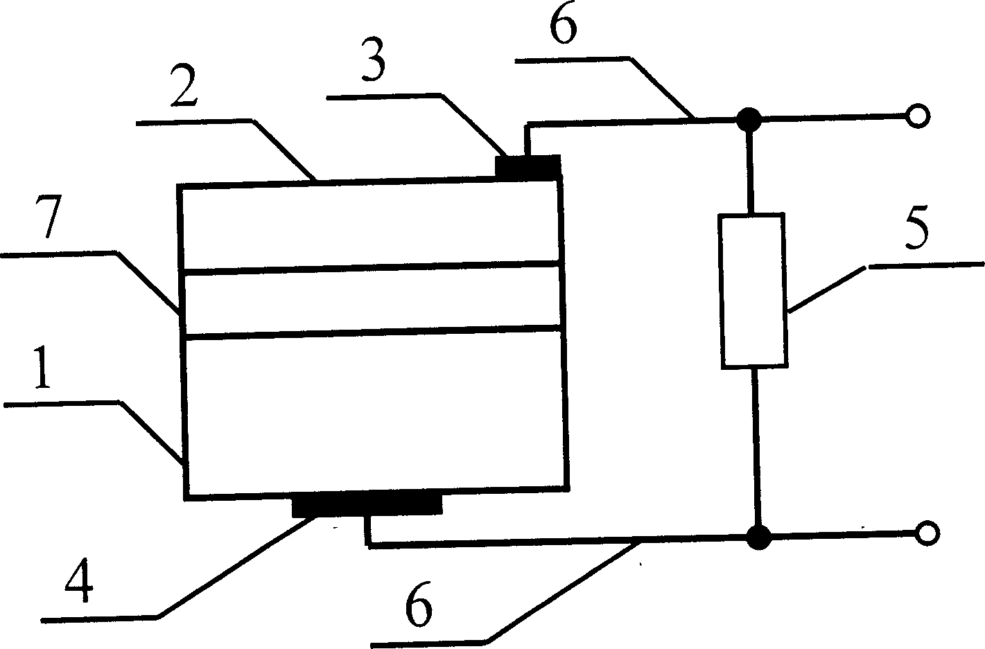 Fast response broad frequency range laser detector made of hetero-junctions material