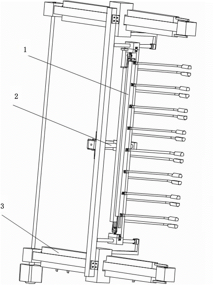 Synchronous clawing mechanism with multiple manipulators