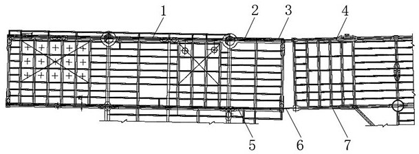 Derrick moving track and arrangement method of integrated offshore mining and repairing platform