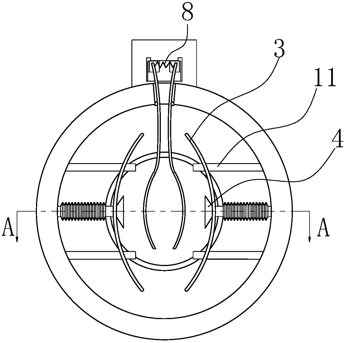 Self-clamping type medicine discharging device and use method thereof