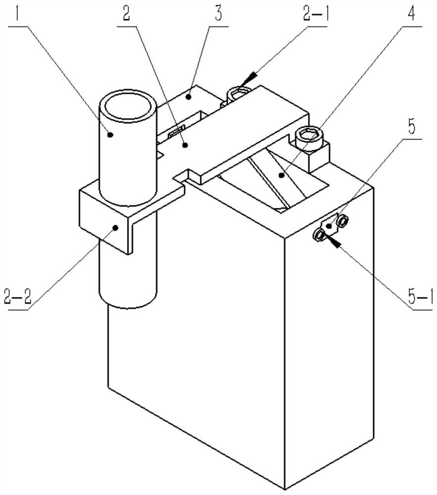 Inertia pump with three-piezoelectric stack rhombus amplification structure