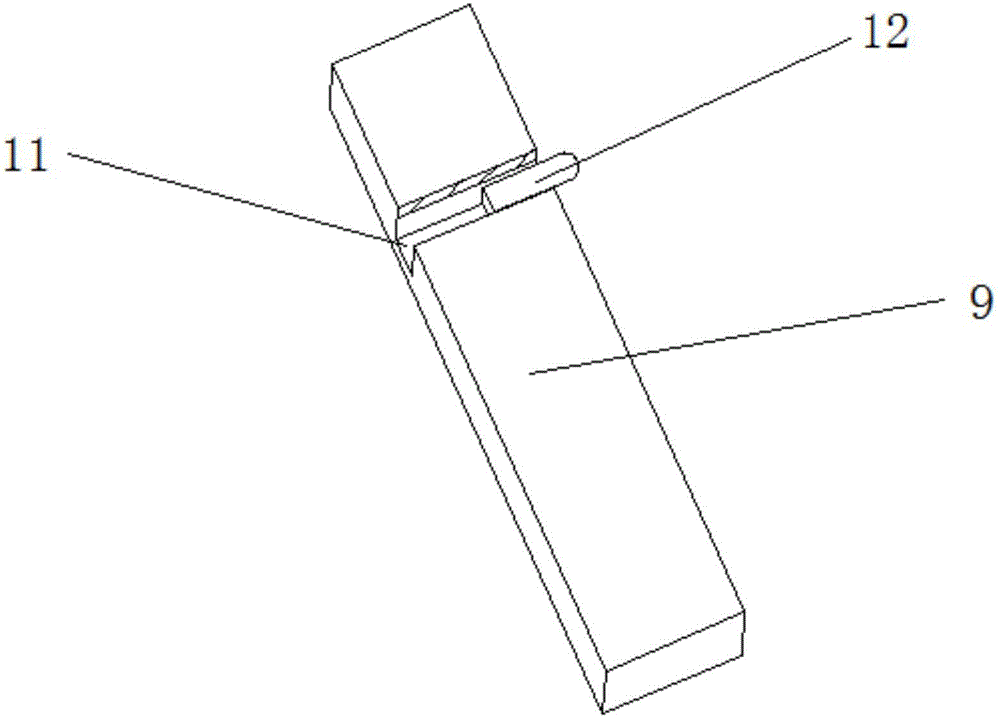 Granulator and granulator head thereof