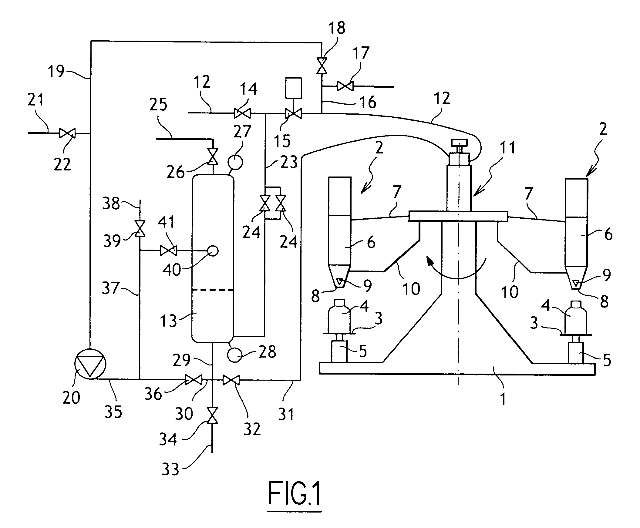 Installation for packaging a liquid product in receptacles