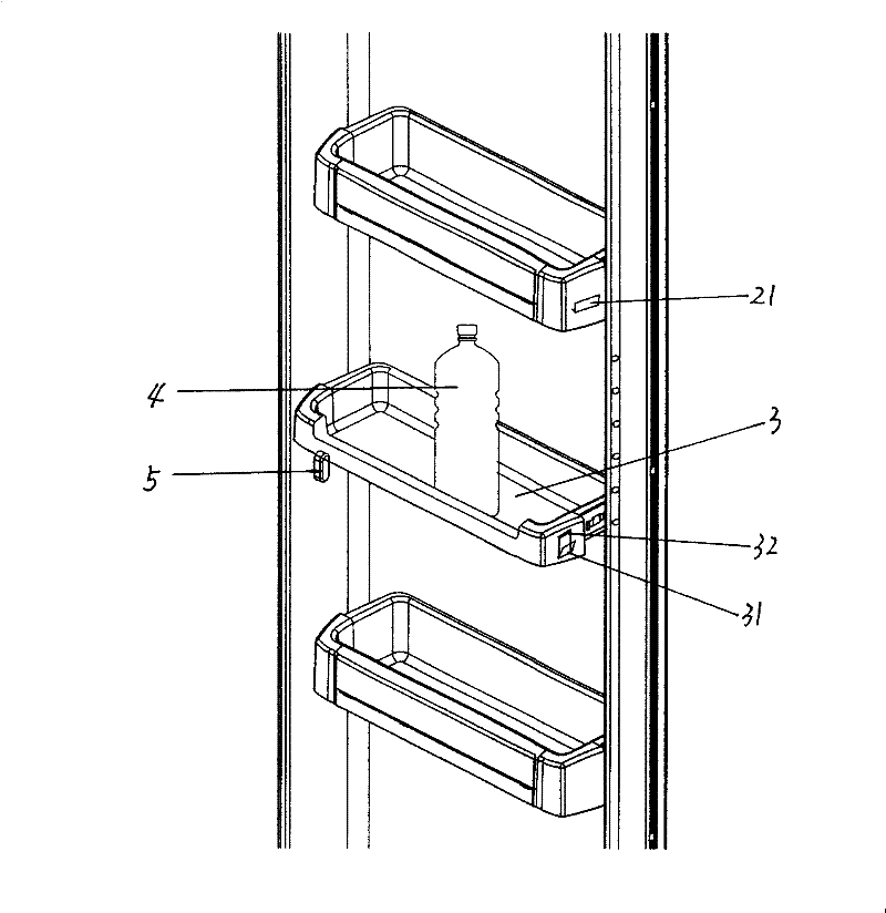 Refrigerator cold-storage bottle base withslide tray at bottom