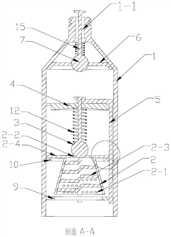 Submersible self-priming filter head of miniature desalination machine and working method of submersible self-priming filter head