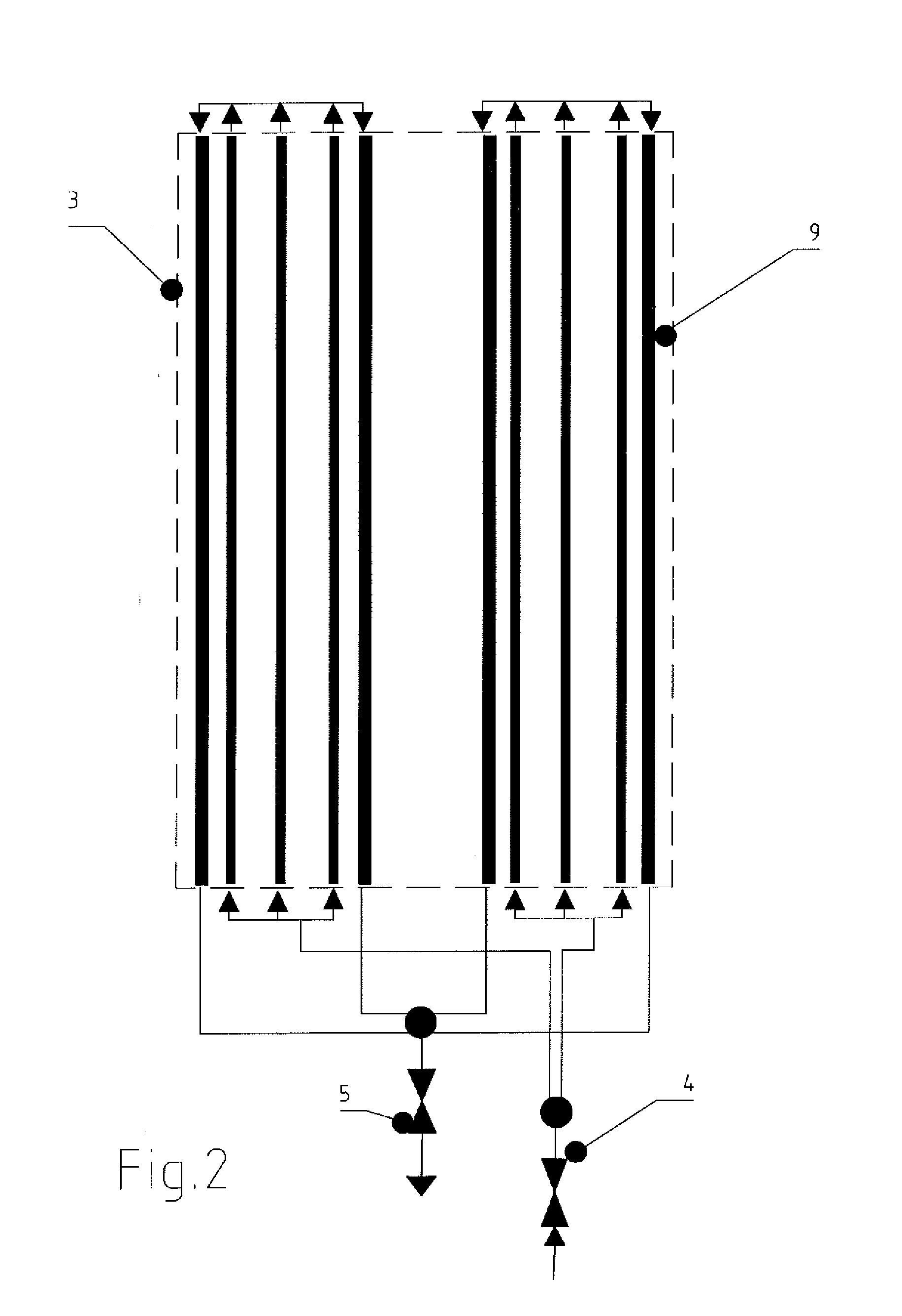 Refrigeration plant with refrigerant evaporator arrangement and process for parallel air and battery contact cooling