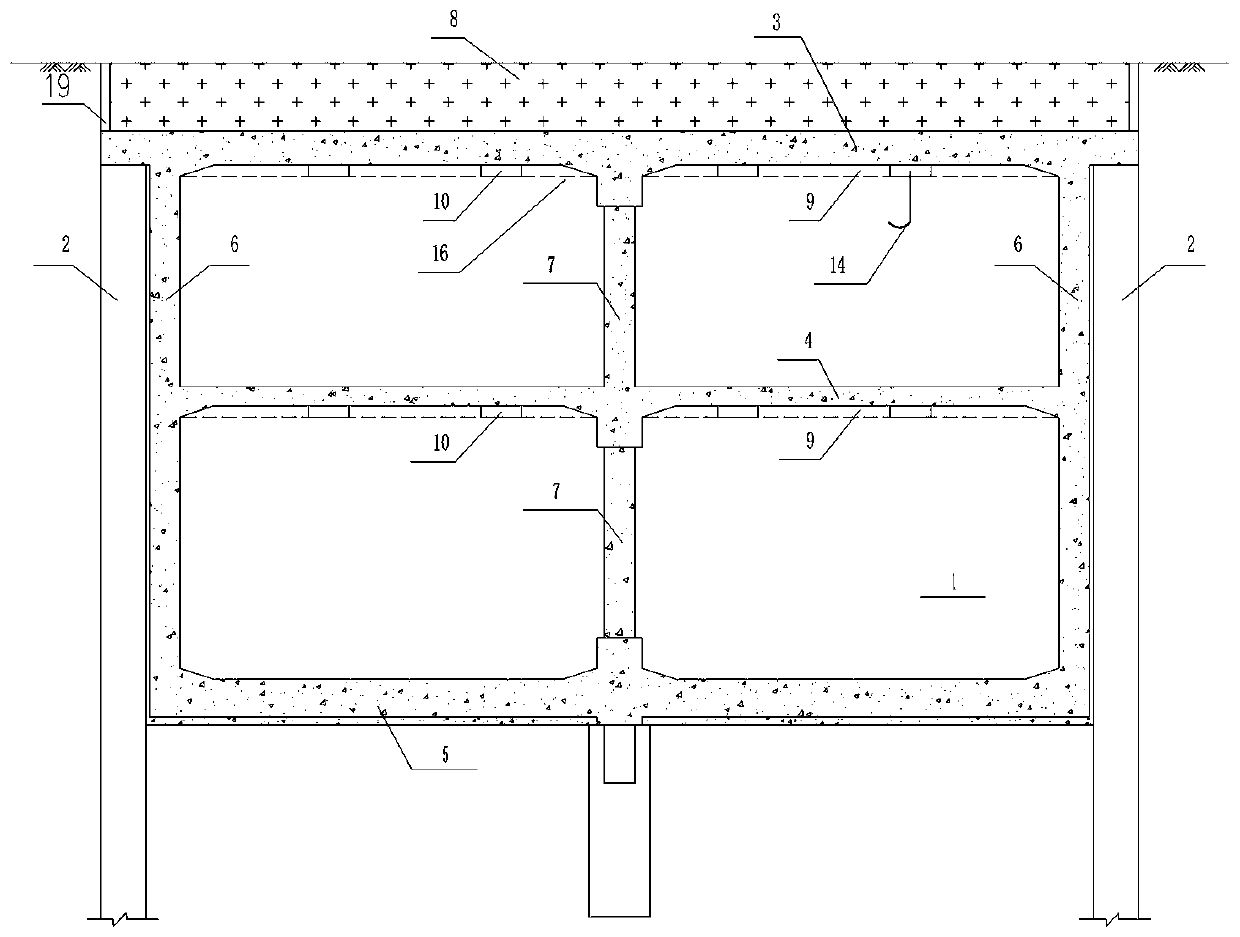 Underground structure internal transportation system based on under-plate sliding groovesand construction method of underground structure internal transportation system