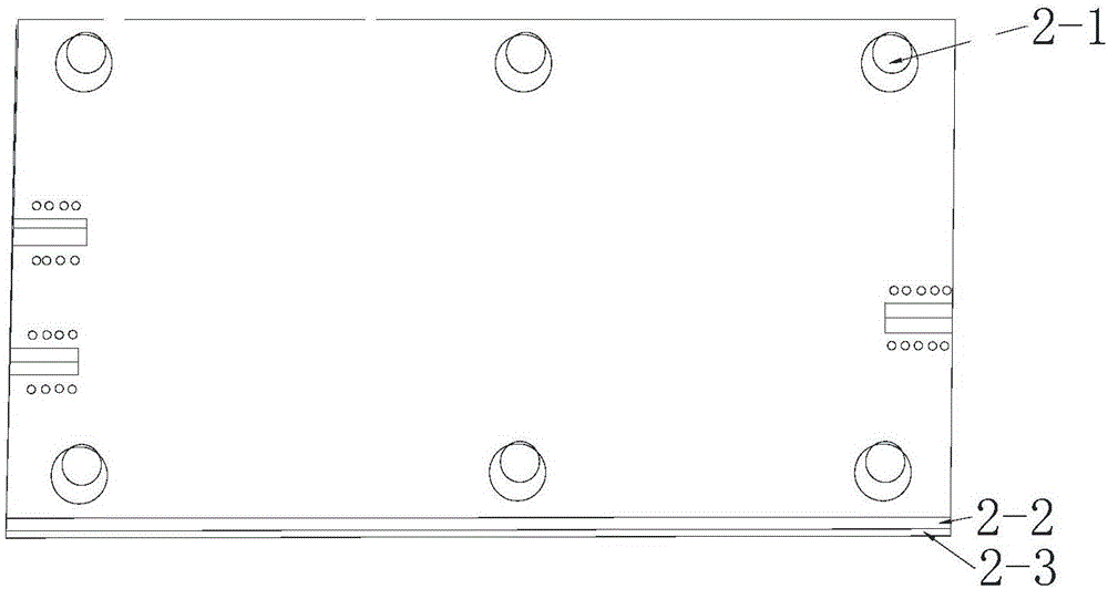 Micro-strip combiner and installation structure thereof