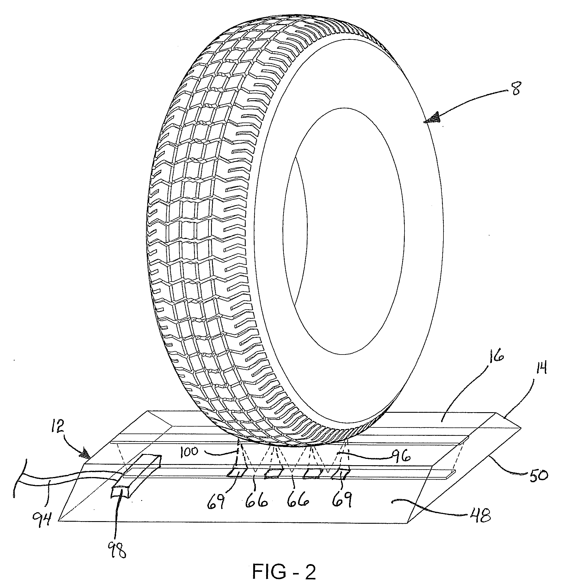 Tread depth sensing device and method for measuring same