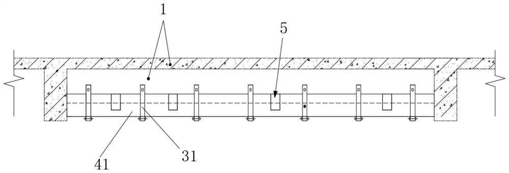 Beam reinforcing suspended formwork device and construction method thereof